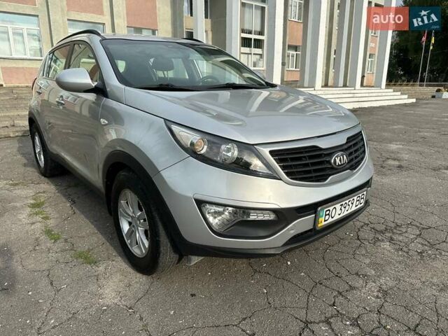 Киа Sportage 2013 в Волочиске на Automoto.ua Серый Киа Sportage, объемом двигателя 1.7 л и пробегом 215 тыс. км за 10800 $, фото 2 на Automoto.ua