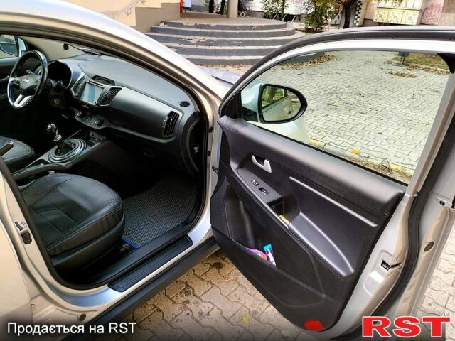 Киа Sportage 2013 в Херсоне на Automoto.ua Серый Киа Sportage, объемом двигателя 1.7 л и пробегом 97 тыс. км за 15000 $, фото 5 на Automoto.ua