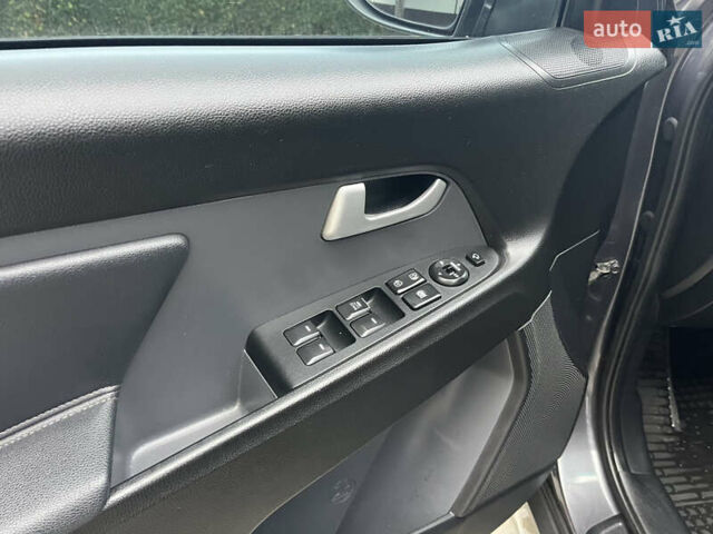 Киа Sportage 2013 в Могилев-Подольском на Automoto.ua Серый Киа Sportage, объемом двигателя 2 л и пробегом 229 тыс. км за 11900 $, фото 57 на Automoto.ua