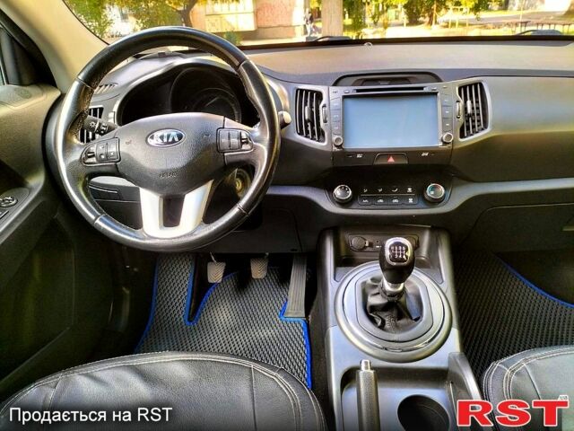 Киа Sportage 2013 в Херсоне на Automoto.ua Серый Киа Sportage, объемом двигателя 1.7 л и пробегом 97 тыс. км за 15000 $, фото 4 на Automoto.ua