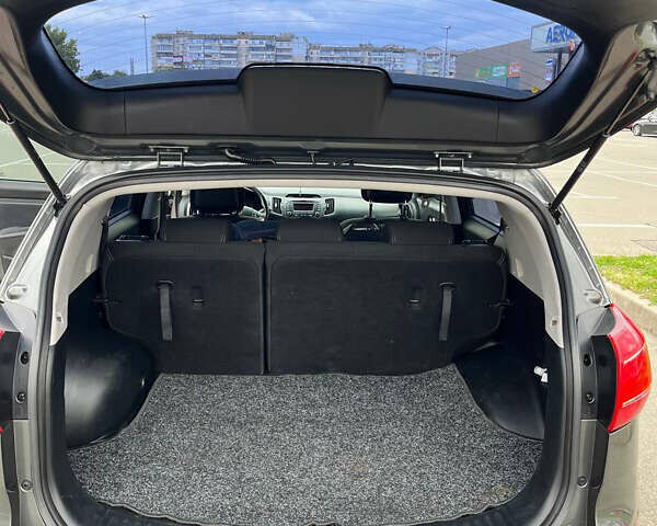 Сірий Кіа Sportage, об'ємом двигуна 2 л та пробігом 230 тис. км за 13200 $, фото 3 на Automoto.ua