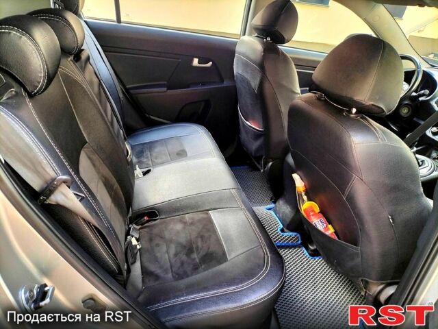 Киа Sportage 2013 в Херсоне на Automoto.ua Серый Киа Sportage, объемом двигателя 1.7 л и пробегом 97 тыс. км за 15000 $, фото 7 на Automoto.ua