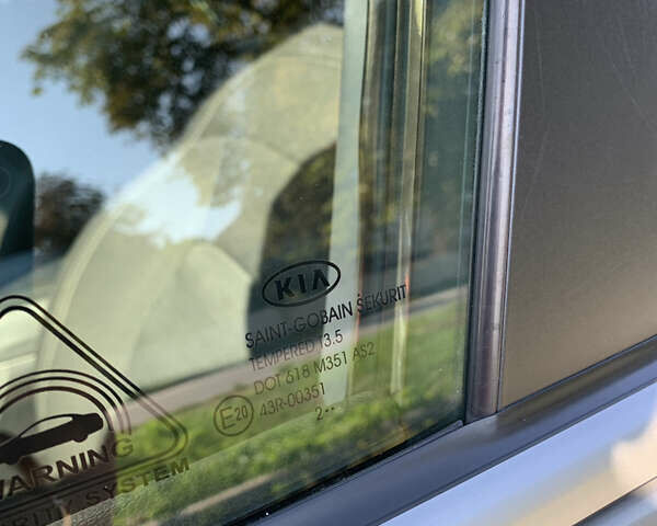 Серый Киа Sportage, объемом двигателя 2 л и пробегом 219 тыс. км за 13500 $, фото 12 на Automoto.ua