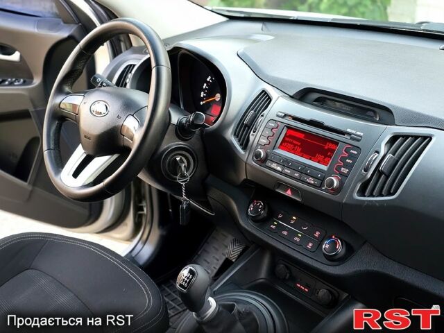 Киа Sportage 2013 в Харькове на Automoto.ua Серый Киа Sportage, объемом двигателя 1.7 л и пробегом 149 тыс. км за 12300 $, фото 6 на Automoto.ua