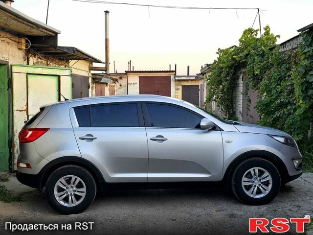 Киа Sportage 2013 в Харькове на Automoto.ua Серый Киа Sportage, объемом двигателя 1.7 л и пробегом 149 тыс. км за 12300 $, фото 4 на Automoto.ua