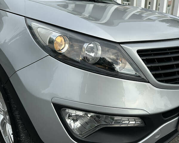 Серый Киа Sportage, объемом двигателя 1.7 л и пробегом 218 тыс. км за 10300 $, фото 10 на Automoto.ua