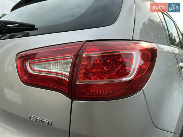 Киа Sportage 2013 в Волочиске на Automoto.ua Серый Киа Sportage, объемом двигателя 1.7 л и пробегом 215 тыс. км за 10800 $, фото 16 на Automoto.ua