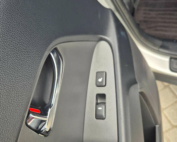 Сірий Кіа Sportage, об'ємом двигуна 2 л та пробігом 93 тис. км за 14150 $, фото 21 на Automoto.ua