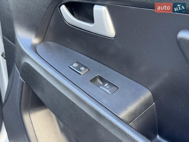 Серый Киа Sportage, объемом двигателя 1.69 л и пробегом 153 тыс. км за 12350 $, фото 31 на Automoto.ua