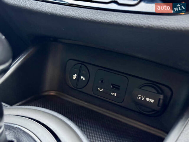 Серый Киа Sportage, объемом двигателя 2 л и пробегом 266 тыс. км за 15600 $, фото 45 на Automoto.ua