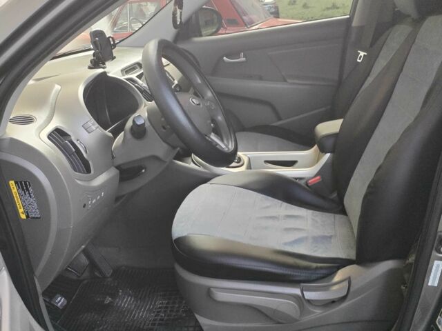 Серый Киа Sportage, объемом двигателя 2.4 л и пробегом 129 тыс. км за 309 $, фото 3 на Automoto.ua