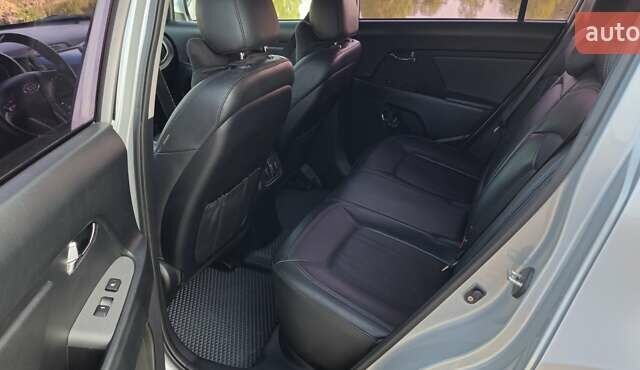 Сірий Кіа Sportage, об'ємом двигуна 2 л та пробігом 208 тис. км за 14800 $, фото 2 на Automoto.ua