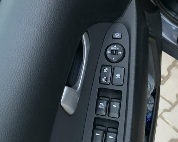 Сірий Кіа Sportage, об'ємом двигуна 1.7 л та пробігом 275 тис. км за 13000 $, фото 25 на Automoto.ua