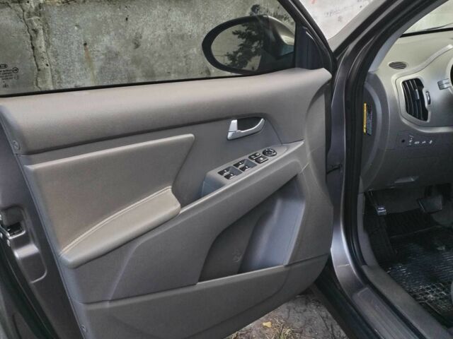 Серый Киа Sportage, объемом двигателя 2.4 л и пробегом 129 тыс. км за 309 $, фото 4 на Automoto.ua