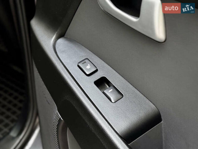 Серый Киа Sportage, объемом двигателя 2 л и пробегом 266 тыс. км за 15600 $, фото 57 на Automoto.ua