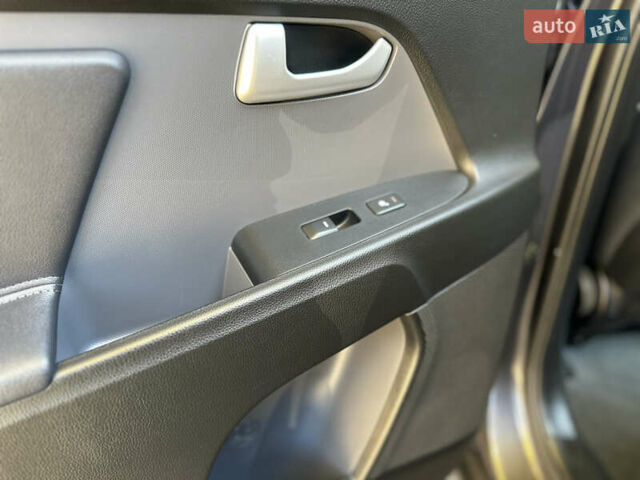Серый Киа Sportage, объемом двигателя 2 л и пробегом 197 тыс. км за 14599 $, фото 152 на Automoto.ua