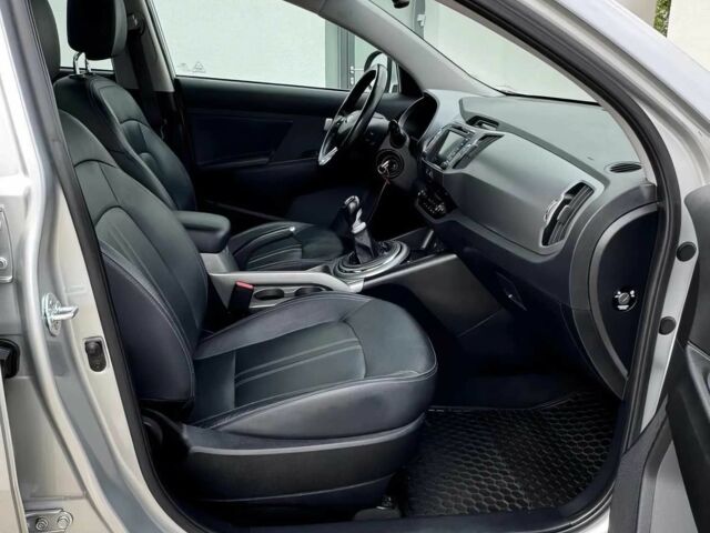 Серый Киа Sportage, объемом двигателя 1.7 л и пробегом 75 тыс. км за 5500 $, фото 7 на Automoto.ua