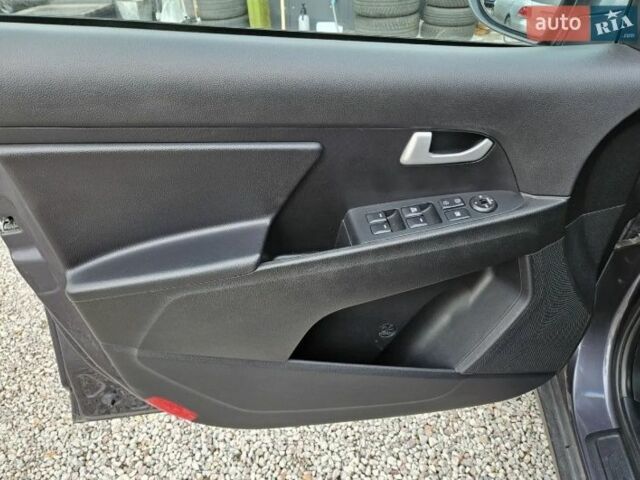 Серый Киа Sportage, объемом двигателя 1.6 л и пробегом 126 тыс. км за 12800 $, фото 7 на Automoto.ua
