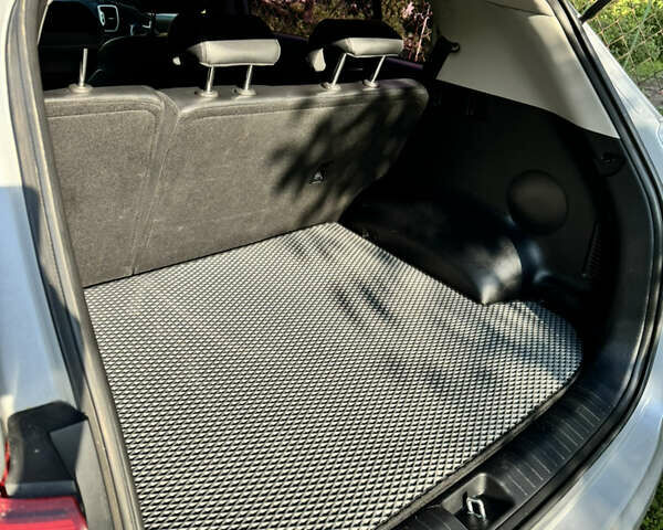 Сірий Кіа Sportage, об'ємом двигуна 2 л та пробігом 219 тис. км за 16500 $, фото 5 на Automoto.ua