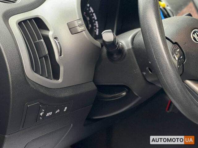 Сірий Кіа Sportage, об'ємом двигуна 2.4 л та пробігом 137 тис. км за 13600 $, фото 13 на Automoto.ua
