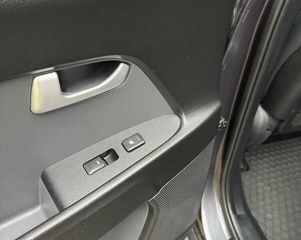 Серый Киа Sportage, объемом двигателя 2 л и пробегом 157 тыс. км за 17200 $, фото 46 на Automoto.ua