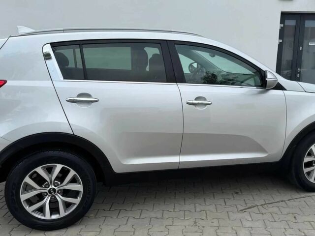 Серый Киа Sportage, объемом двигателя 1.7 л и пробегом 75 тыс. км за 5500 $, фото 6 на Automoto.ua
