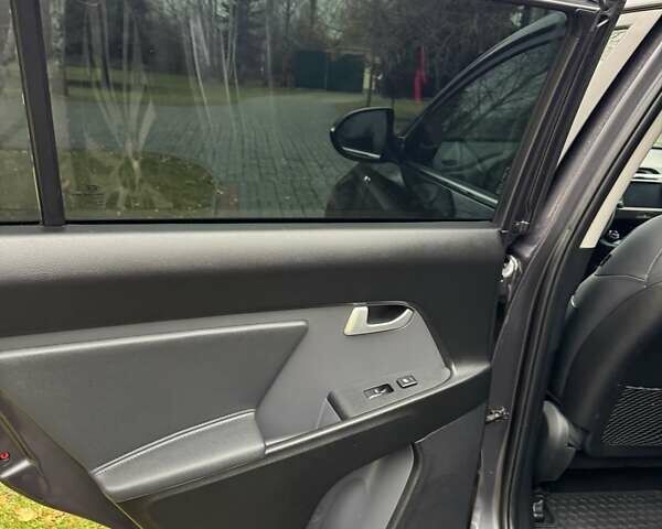 Серый Киа Sportage, объемом двигателя 2 л и пробегом 157 тыс. км за 17200 $, фото 45 на Automoto.ua