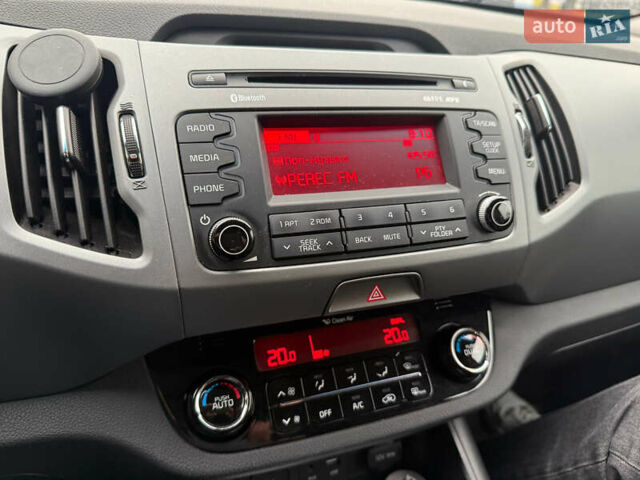 Серый Киа Sportage, объемом двигателя 2 л и пробегом 202 тыс. км за 17000 $, фото 4 на Automoto.ua