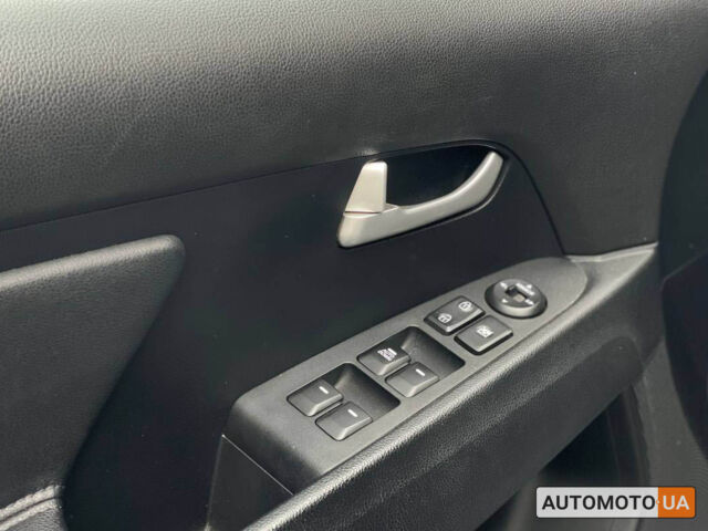 Сірий Кіа Sportage, об'ємом двигуна 2.4 л та пробігом 137 тис. км за 13600 $, фото 6 на Automoto.ua