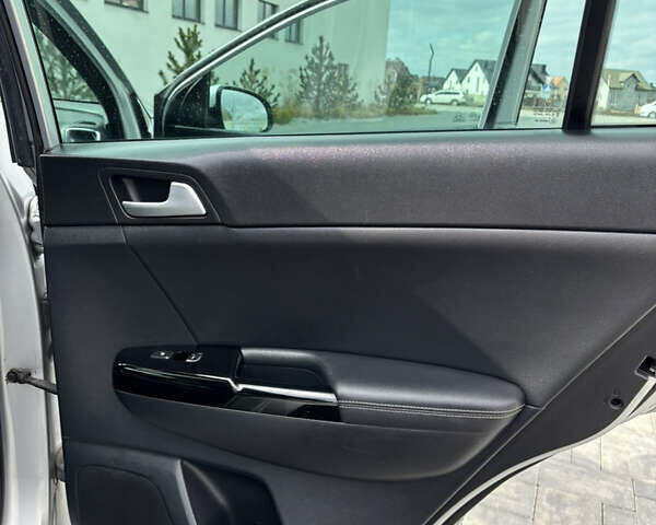 Серый Киа Sportage, объемом двигателя 2 л и пробегом 243 тыс. км за 22000 $, фото 14 на Automoto.ua