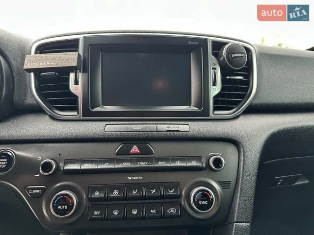 Серый Киа Sportage, объемом двигателя 2 л и пробегом 170 тыс. км за 18000 $, фото 12 на Automoto.ua