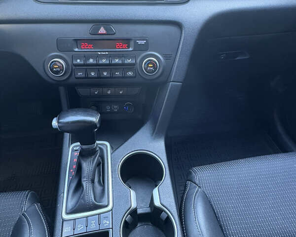 Серый Киа Sportage, объемом двигателя 2 л и пробегом 190 тыс. км за 19000 $, фото 12 на Automoto.ua
