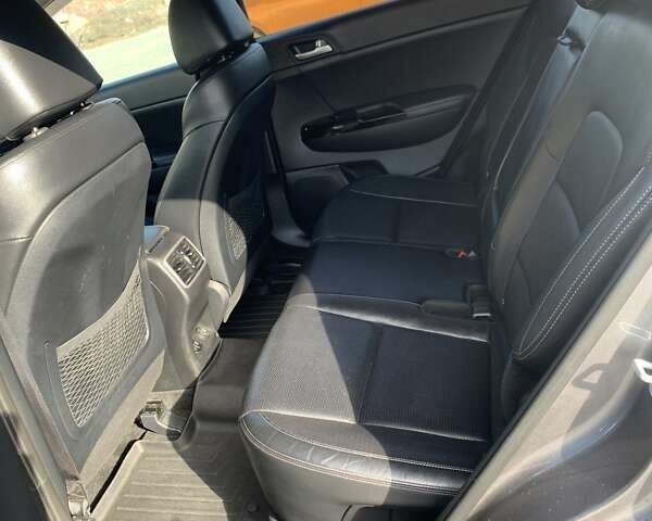 Серый Киа Sportage, объемом двигателя 2 л и пробегом 155 тыс. км за 17400 $, фото 9 на Automoto.ua