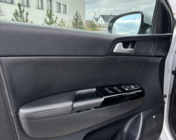 Серый Киа Sportage, объемом двигателя 2 л и пробегом 243 тыс. км за 22000 $, фото 12 на Automoto.ua