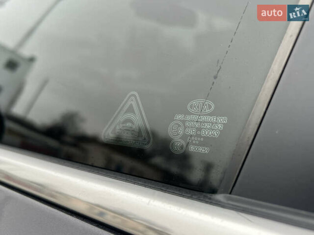 Сірий Кіа Sportage, об'ємом двигуна 1.7 л та пробігом 125 тис. км за 14750 $, фото 24 на Automoto.ua