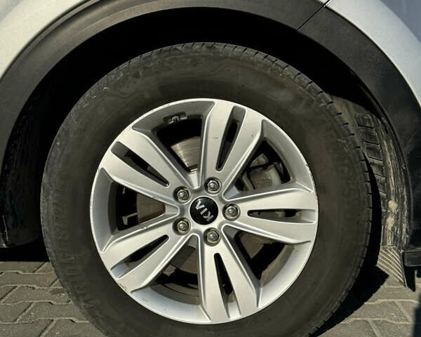Серый Киа Sportage, объемом двигателя 2 л и пробегом 166 тыс. км за 17900 $, фото 18 на Automoto.ua