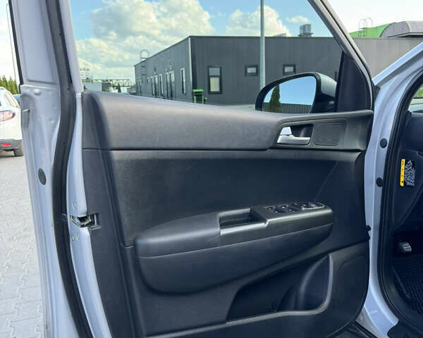 Серый Киа Sportage, объемом двигателя 2 л и пробегом 166 тыс. км за 17900 $, фото 10 на Automoto.ua