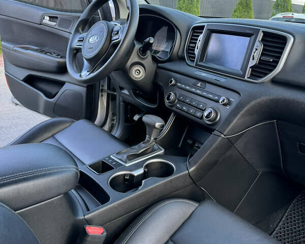 Серый Киа Sportage, объемом двигателя 2 л и пробегом 166 тыс. км за 17900 $, фото 7 на Automoto.ua