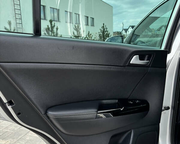 Серый Киа Sportage, объемом двигателя 2 л и пробегом 243 тыс. км за 22000 $, фото 11 на Automoto.ua