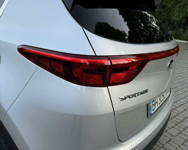 Серый Киа Sportage, объемом двигателя 2.4 л и пробегом 180 тыс. км за 12999 $, фото 3 на Automoto.ua