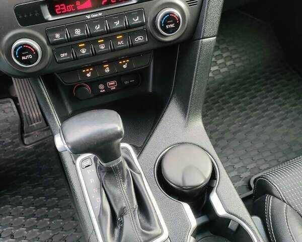 Сірий Кіа Sportage, об'ємом двигуна 2 л та пробігом 79 тис. км за 17800 $, фото 9 на Automoto.ua