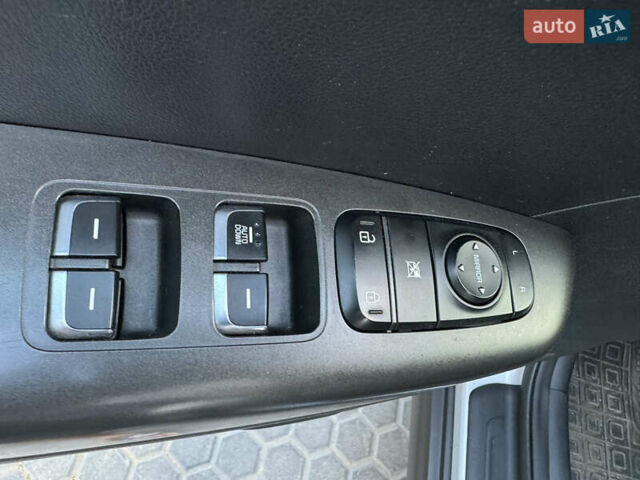 Серый Киа Sportage, объемом двигателя 2.4 л и пробегом 180 тыс. км за 12999 $, фото 22 на Automoto.ua