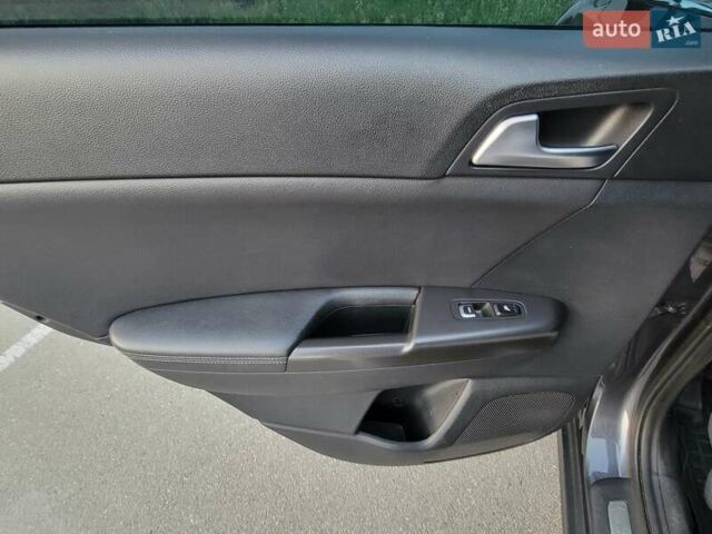 Кіа Sportage 2017 у Києві на Automoto.ua Сірий Кіа Sportage, об'ємом двигуна 2 л та пробігом 263 тис. км за 15800 $, фото 36 на Automoto.ua
