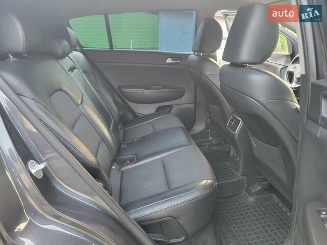 Кіа Sportage 2017 у Києві на Automoto.ua Сірий Кіа Sportage, об'ємом двигуна 2 л та пробігом 263 тис. км за 15800 $, фото 21 на Automoto.ua