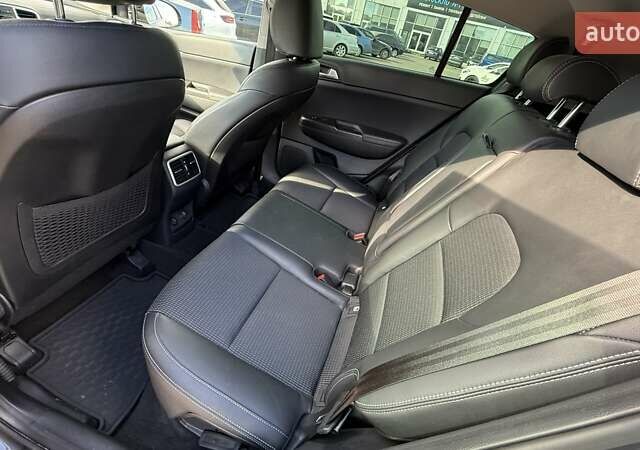 Кіа Sportage 2017 у Києві на Automoto.ua Сірий Кіа Sportage, об'ємом двигуна 2 л та пробігом 35 тис. км за 19900 $, фото 7 на Automoto.ua