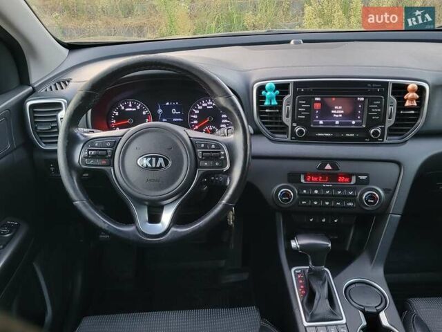 Кіа Sportage 2017 у Києві на Automoto.ua Сірий Кіа Sportage, об'ємом двигуна 2 л та пробігом 263 тис. км за 15800 $, фото 25 на Automoto.ua