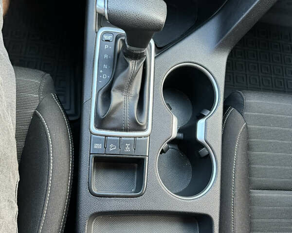 Серый Киа Sportage, объемом двигателя 2.4 л и пробегом 180 тыс. км за 12999 $, фото 14 на Automoto.ua