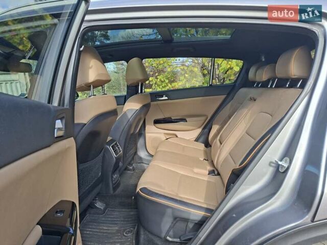 Сірий Кіа Sportage, об'ємом двигуна 2 л та пробігом 99 тис. км за 16000 $, фото 4 на Automoto.ua