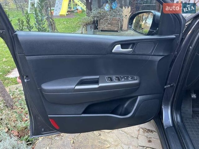 Серый Киа Sportage, объемом двигателя 1.7 л и пробегом 63 тыс. км за 17950 $, фото 16 на Automoto.ua