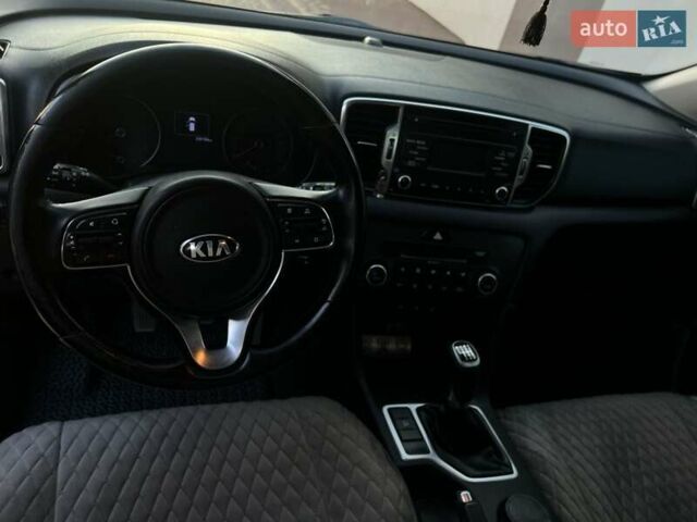 Киа Sportage 2017 в Тернополе на Automoto.ua Серый Киа Sportage, объемом двигателя 1.69 л и пробегом 200 тыс. км за 16400 $, фото 2 на Automoto.ua